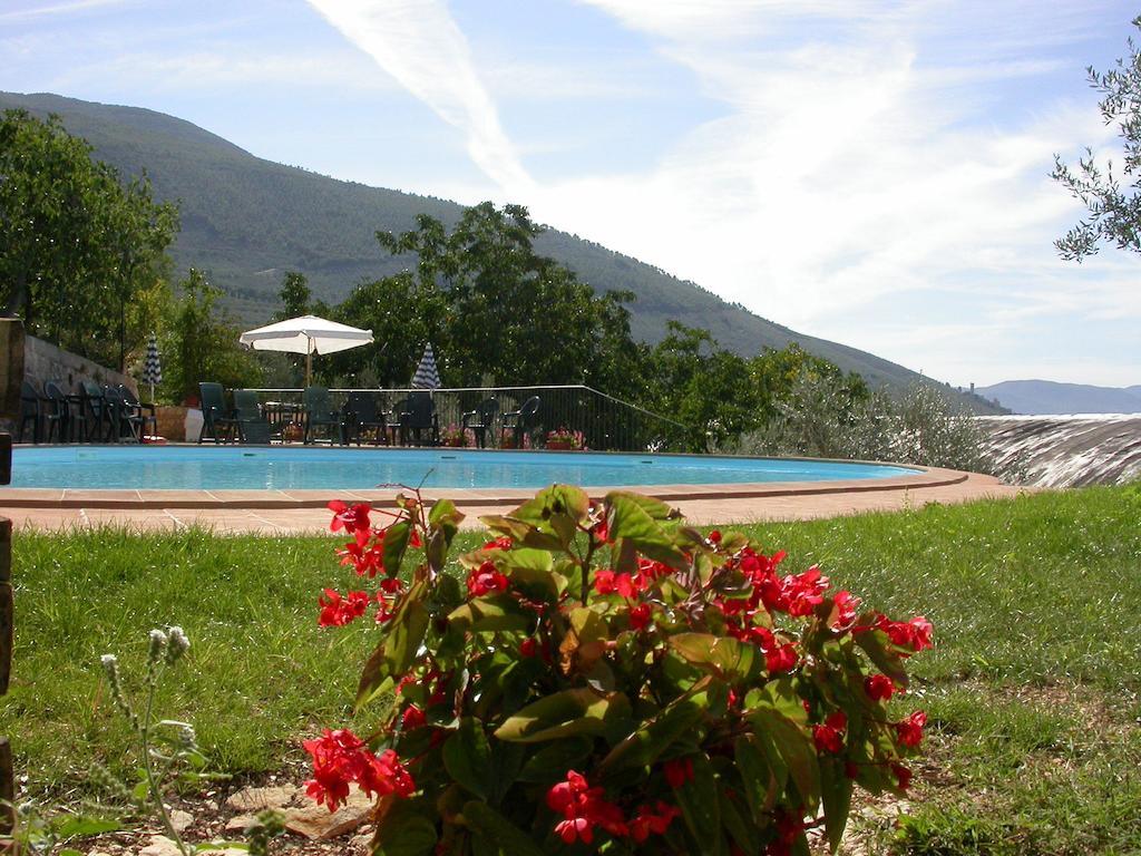 Agriturismo I Mandorli Trevi Exterior photo